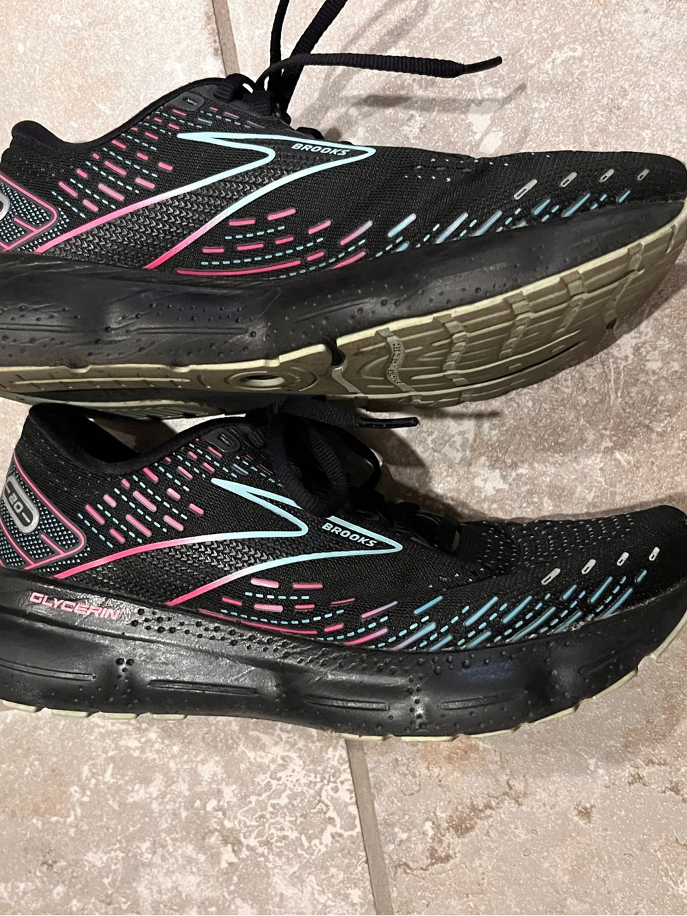 Brooks Women’s glycerin 20 Black Running Shoes with Pink and Mint Accents - Picture 4 of 8